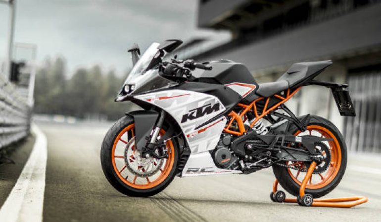 KTM RC 200 - Price ₹1.69 lakh - Mileage, Colors & Review | MotorPlace